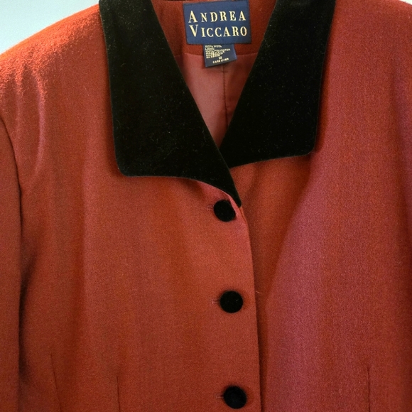 Andrea Viccaro Burgundy & Black Woman's Business Suit, Size 12/14 - Picture 8 of 12